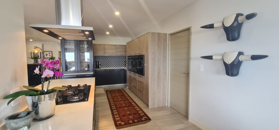 10 Bedroom Property for Sale in Bloubergstrand Western Cape